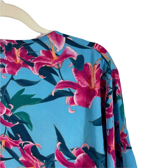 Adrienne Blue Hawaiian Floral Tie Front Top with Flowy Sleeves size M - Picture 5 of 7